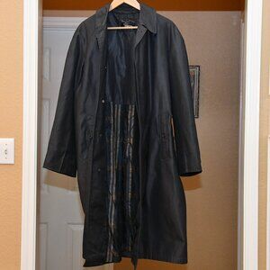 Vintage Mens Burberrys black rain coat 38R